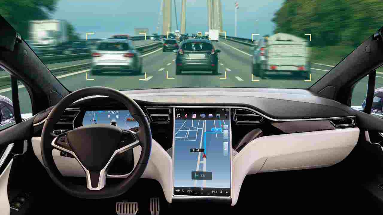 Tesla nel traffico - NewsCellulari.it 20230104